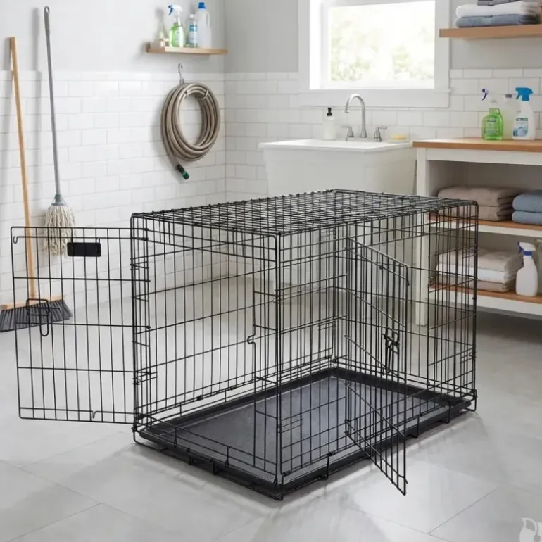 Cage métal grillagée avec plateau noir 122 x 75 x 82 cm