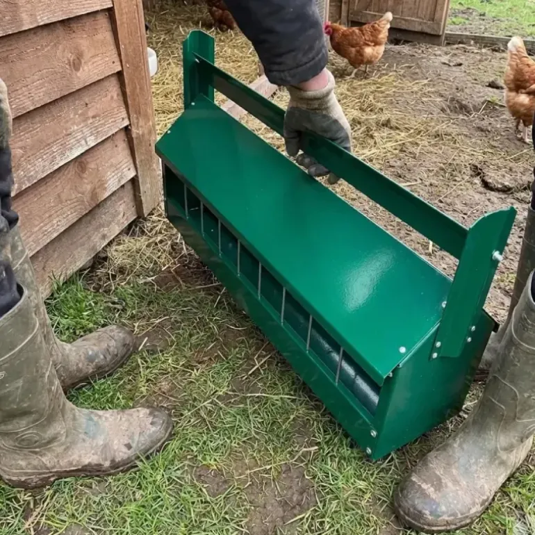 Mangeoire galva avec rouleau thermolaqué vert