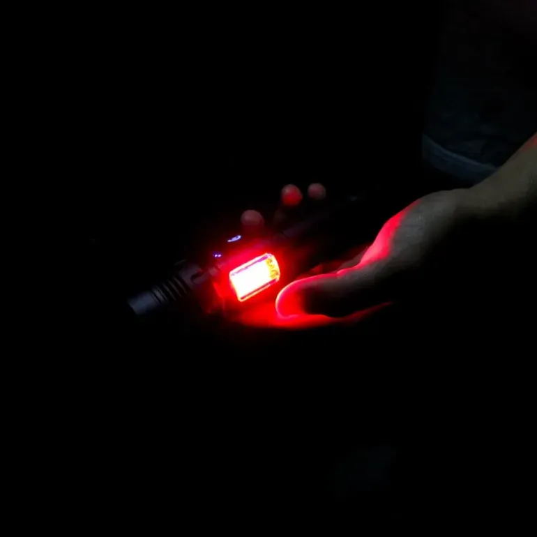 Torche Bright 2000 lumens 3 niveaux d'intensité, en alliage d'alu
